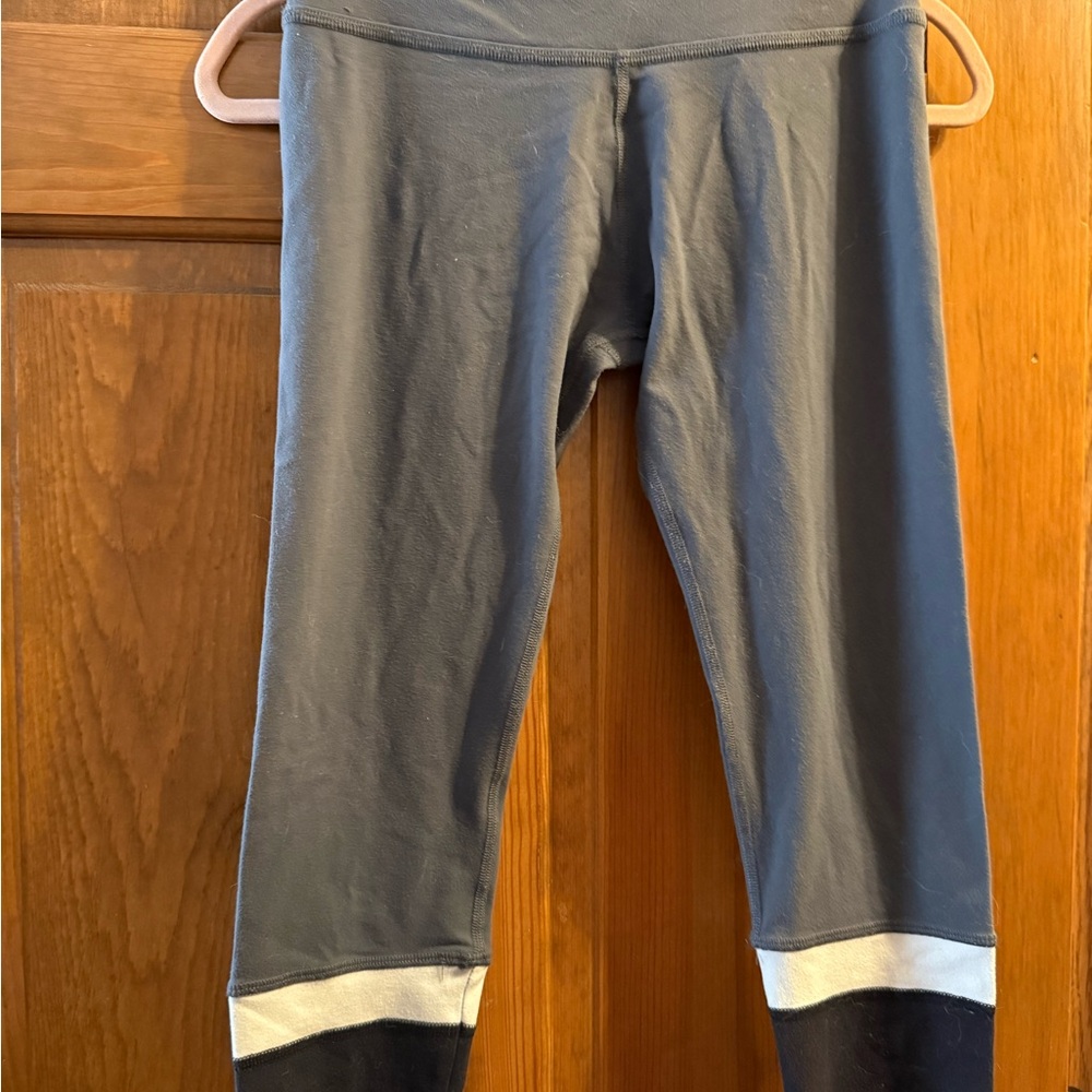 Kate Spade medium capri Leggings